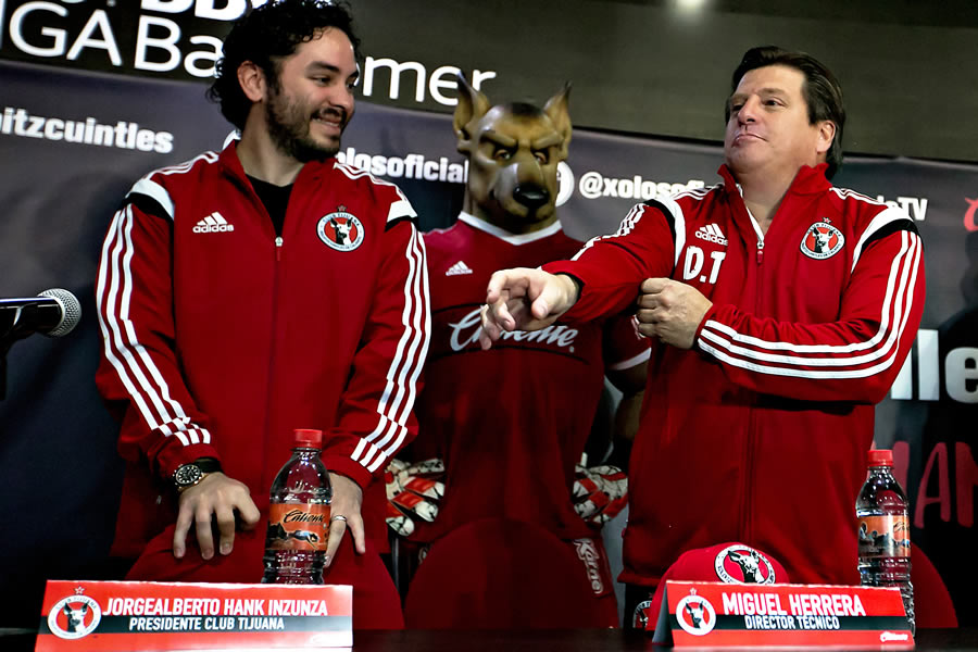 Tras su aventura con el Tri, Miguel Herrera volvió a dirigir en la Liga MX con Xolos en 2016. FOTO: Mexsport.