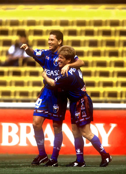 En 2000 llegó el momento de retirarse como futbolista, lo hizo con la camiseta del Atlante. FOTO: Mexsport.