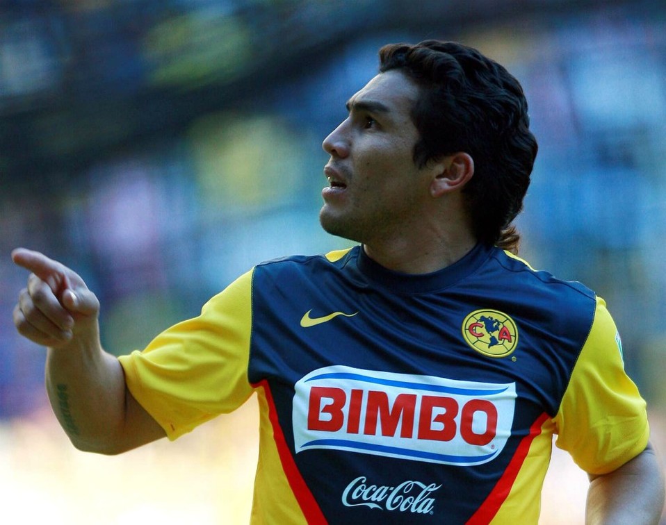 Salvador Cabañas | Antes de que su carrera se acabar abruptamente, era uno de los mejores goleadores en México.