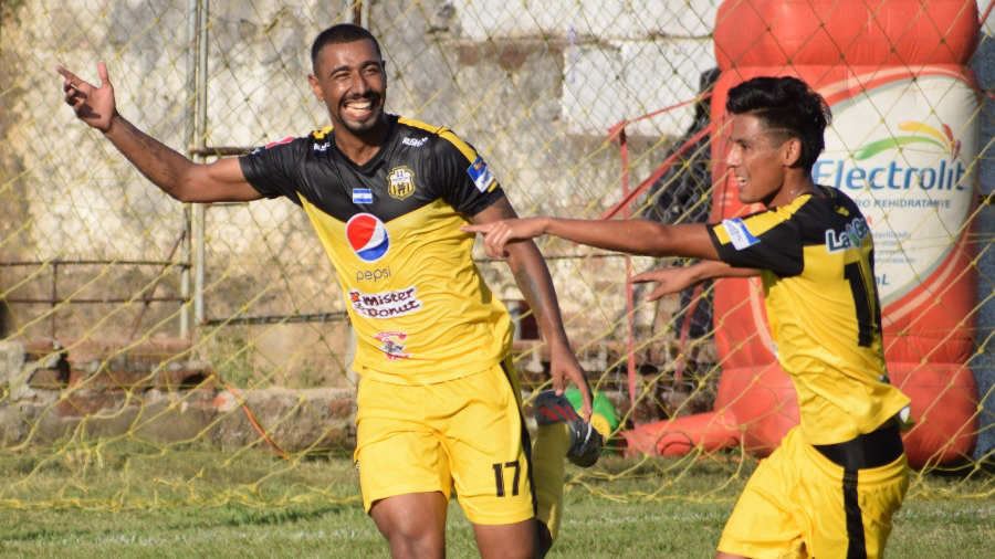 Marco Granados, exjugador de Chivas, campeón del futbol salvadoreño.