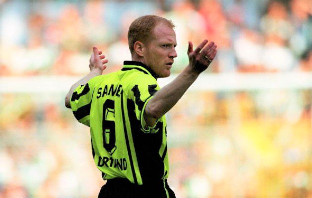 Matthias Sammer. Balón de Oro en 1996 y Futbolista alemán del año en 1995 y 1996, brilló con la camiseta del Borussia Dortmund.