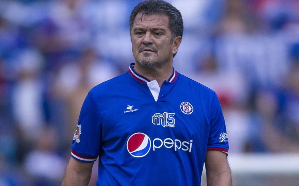 El mejor mexicano y segundo máximo anotador en la lista es Carlos Hermosillo, quien tambièn hizo el último gol de un Cruz Azul campeón de Liga.