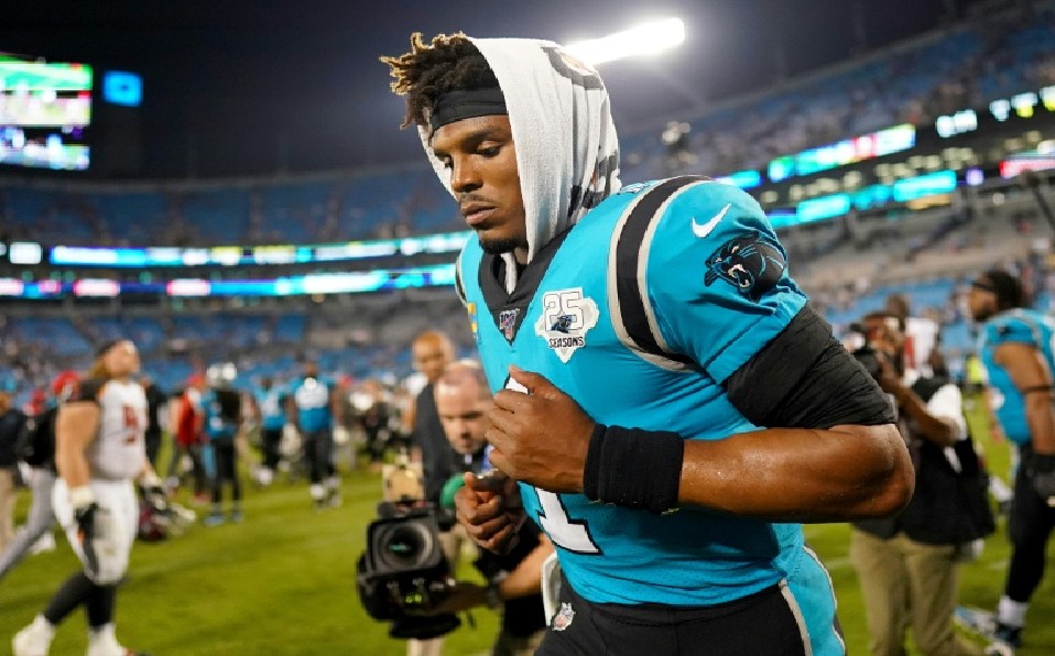 Cam Newton no es agente libre, pero varios informes afirman que podría ser liberado. (AFP)