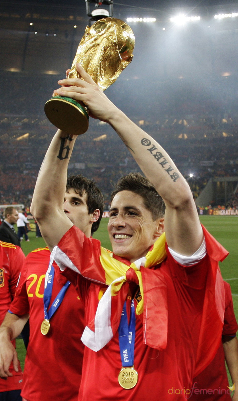 Campeón del Mundo con España. En Sudáfrica 2010, Torres se coronó en la Copa del Mundo con España al vencer a Holanda en la final.