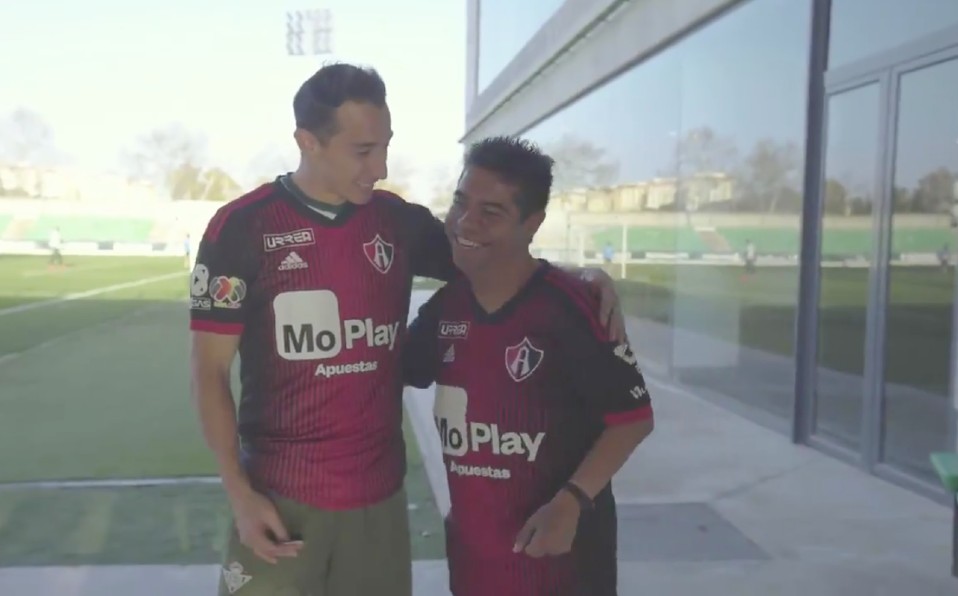 Guardado cumplió el sueño de Darío. (@atlasfc)