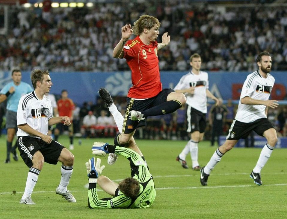 Héroe nacional. Torres anotó el gol con el que España ganó en 2008 su primera Eurocopa frente a Alemania.