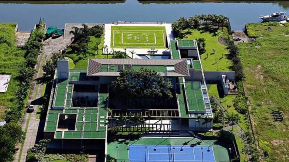 Neymar se aísla del Covid-19 en el paraíso.