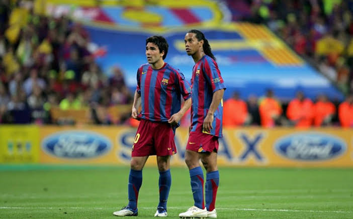 Deco y Ronaldinho en la Final de Champions que le ganan al Arsenal (FOTO: AP)