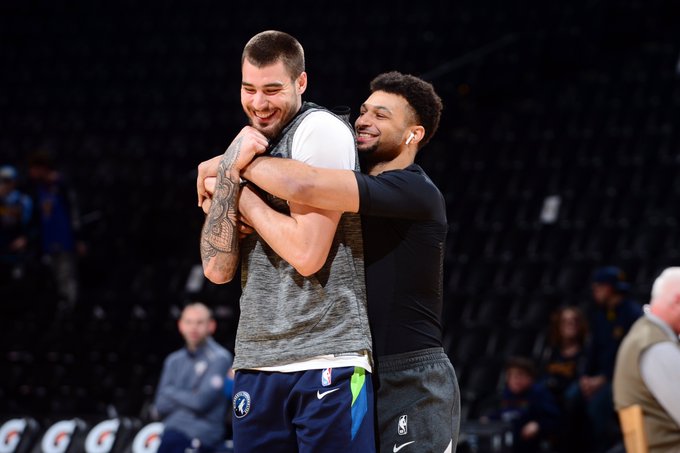 Jamal Murray (derecha) bajó de inmediato la publicación. (Foto: @NBAspain)
