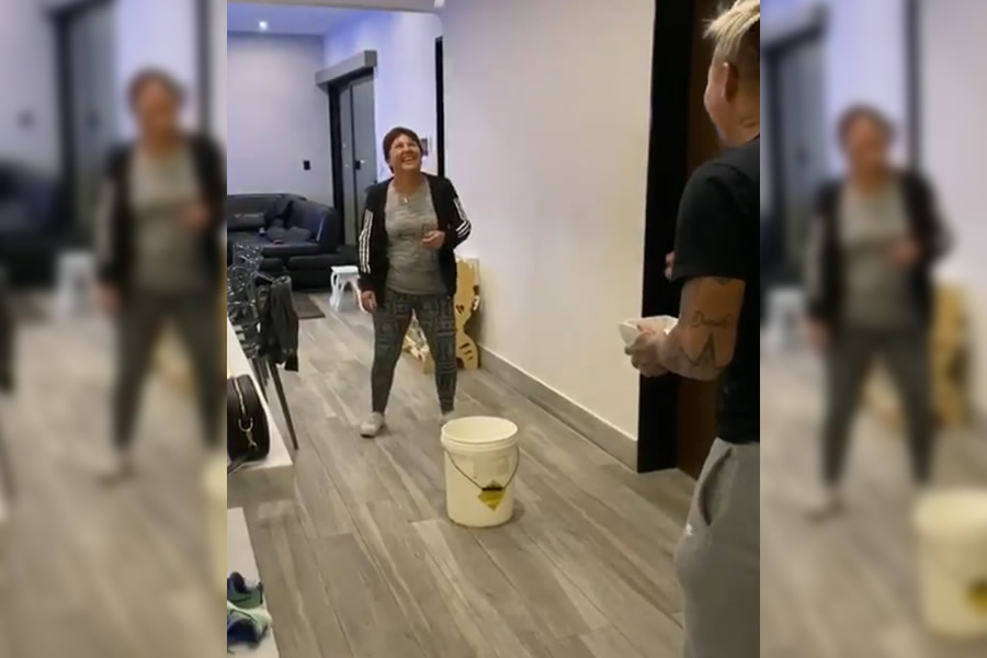 La madre de Eduardo Vargas fue víctima de su hijo. (Foto:  @eduardovargasrj1)