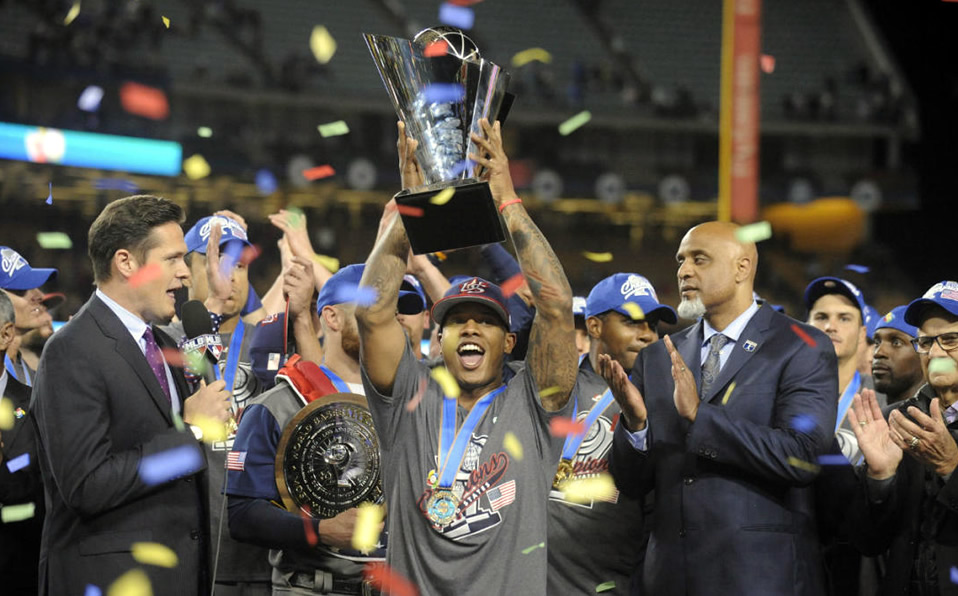 Stroman y EEUU levantaron el campeonato en 2017. (Foto: @CBSSportsMLB)