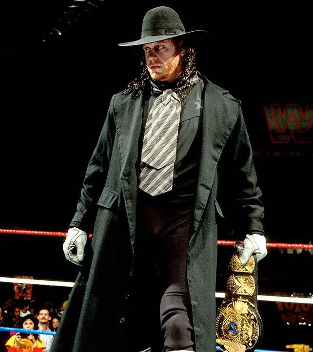 Tras algunos años sin éxito en la empresa WCW, llegó a la entonces WWF en 1990.