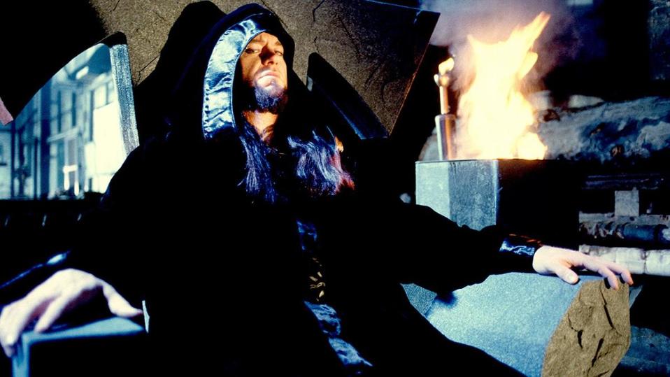 En faceta de rudo como líder de ese grupo, Undertaker tuvo gran rivalidad con Stone Cold Steve Austin.