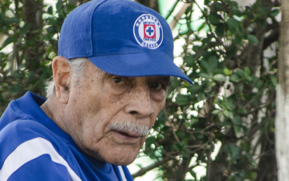 Cruz Azul, equipos, futbolistas y más, le dan el último adiós a Don Nacho. (Moskabrown)