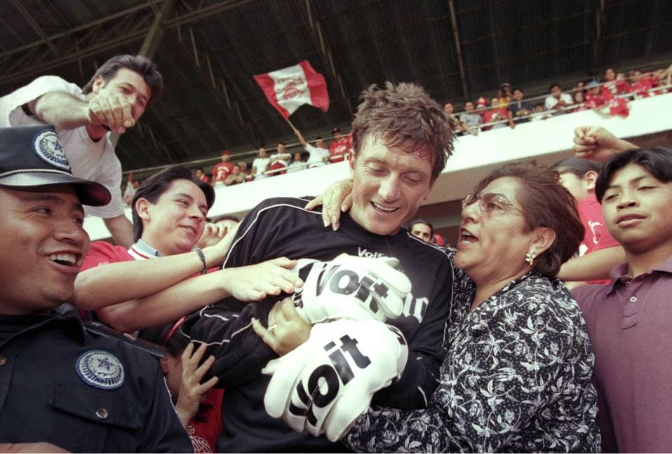 Hernán Cristante atajó el último penal en muerte súbita y decretó el título de los Diablos Rojos (Foto: Mexsport)
