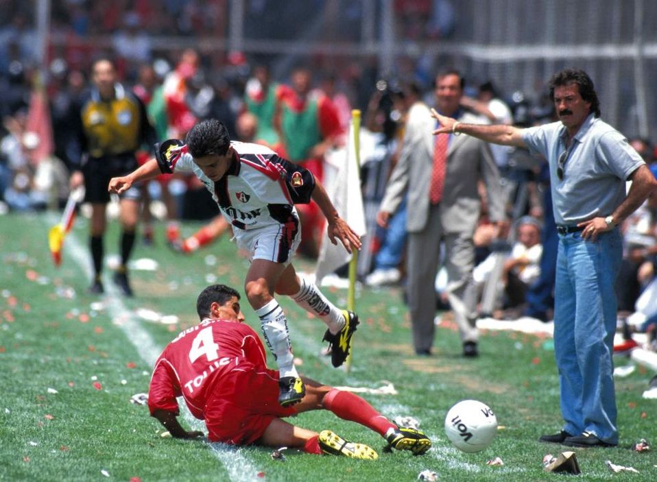 Ricardo La Volpe hasta salió expulsado en el último minuto del tiempo regular de la Final de vuelta (FOTO: Mexsport)