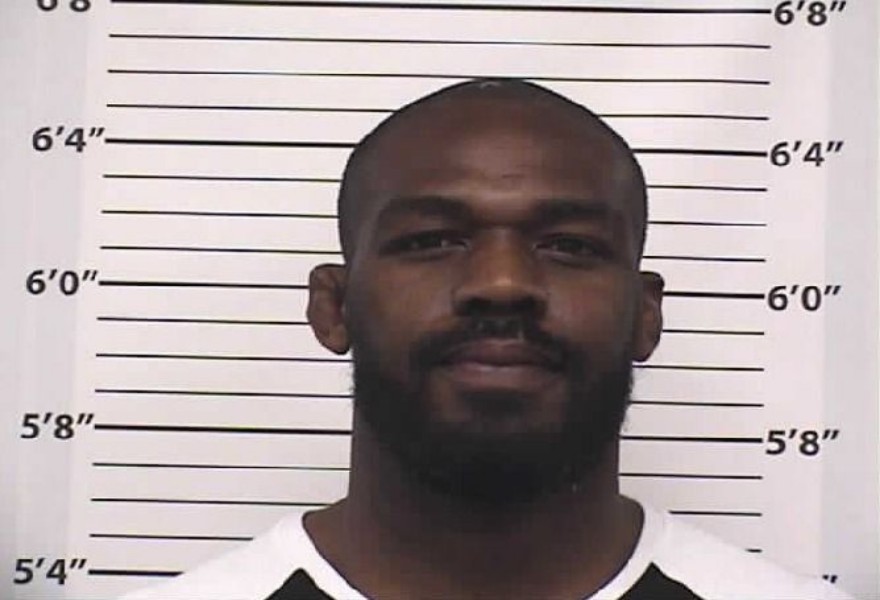 Jones fue detenido por las autoridades de Albuquerque. FOTO: @MMAFighting