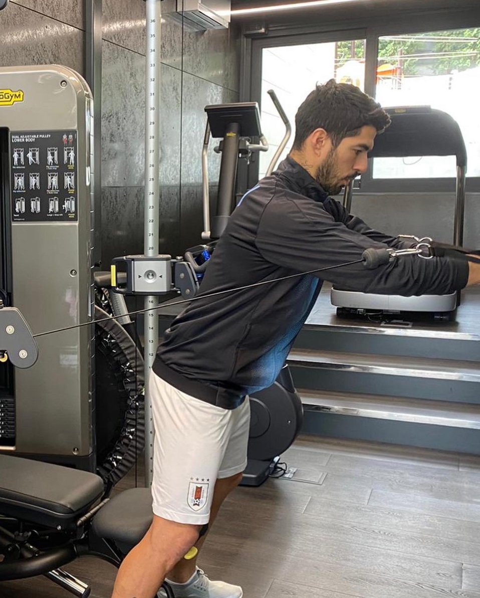 Luis Suárez se ejercita en casa debido a la pandemia del Covid-19.(Foto: @LuisSuarez9)