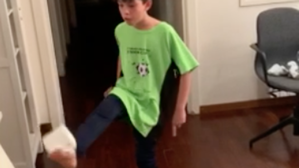 El récord del crack fue roto por un chico de 10 años al que le apasiona el futbol.