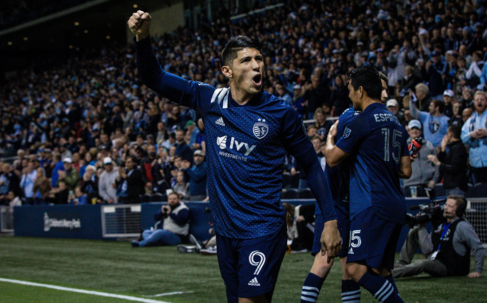 Alan Pulido lleva dos goles en su paso por Kansas City (Twitter @victorykc)