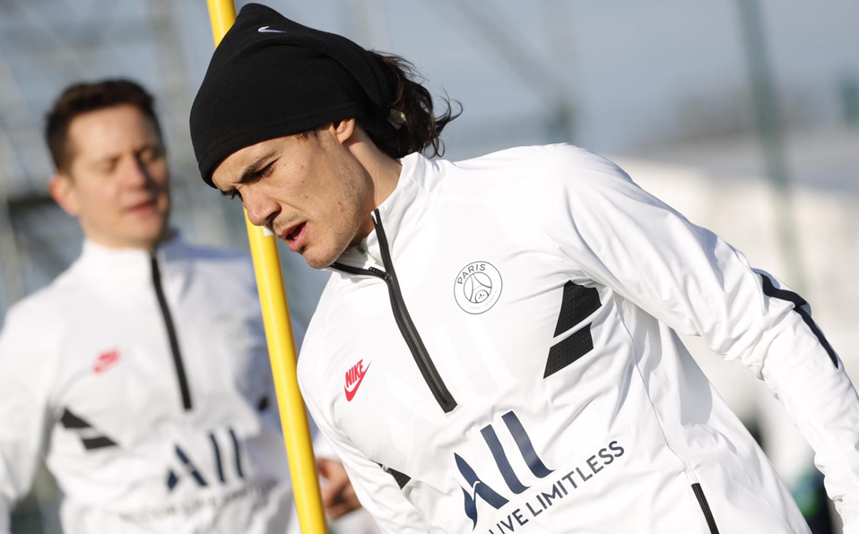 Diego Forlán ve a Edinson Cavani jugando para Boca Juniors (Twitter @ECavaniOfficial)