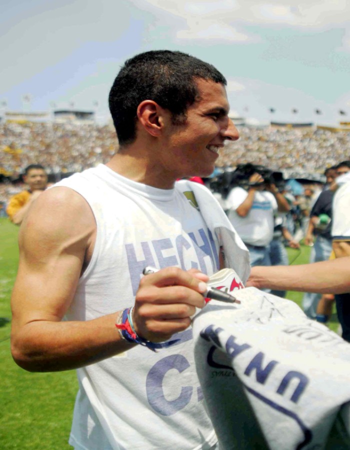 Jaime Lozano tras acertar el disparo mostró la famosa leyenda ‘Hecho en CU’.(Mexsport)