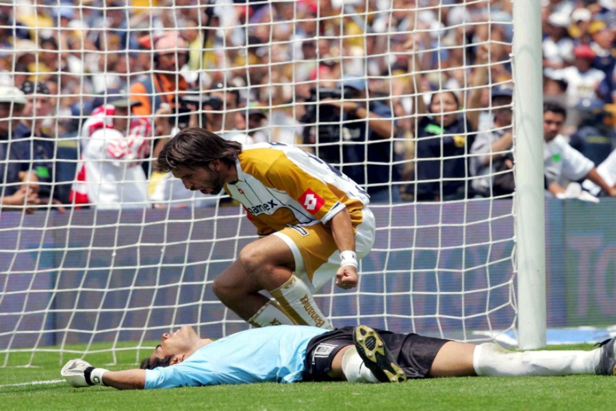 Kikín Fonseca le gritó con todo el penal a Osvaldo Sánchez.(Mexsport)
