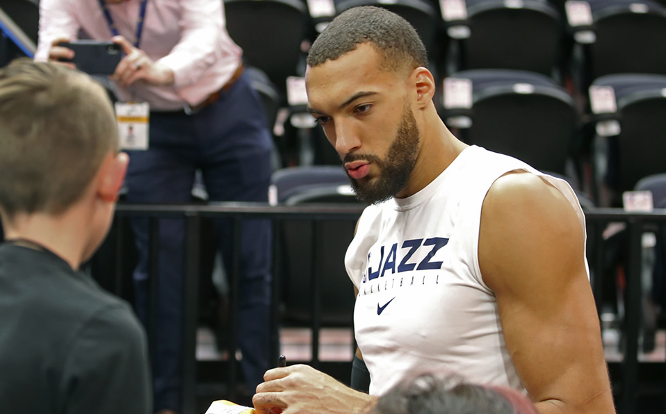 Rudy Gobert y Donovan Mitchell, libres de COVID-19 (AFP)