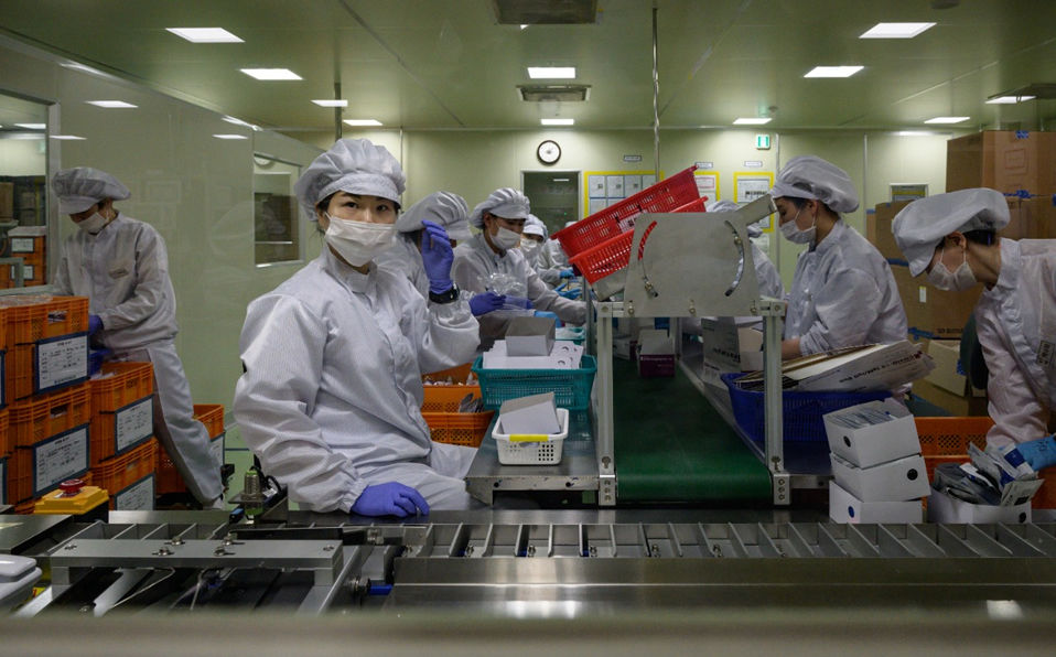 En Corea del Sur incrementaron los casos confirmados al reportarse 146 nuevos, pero se elevó la cantidad de recuperados. (Foto: AFP)
