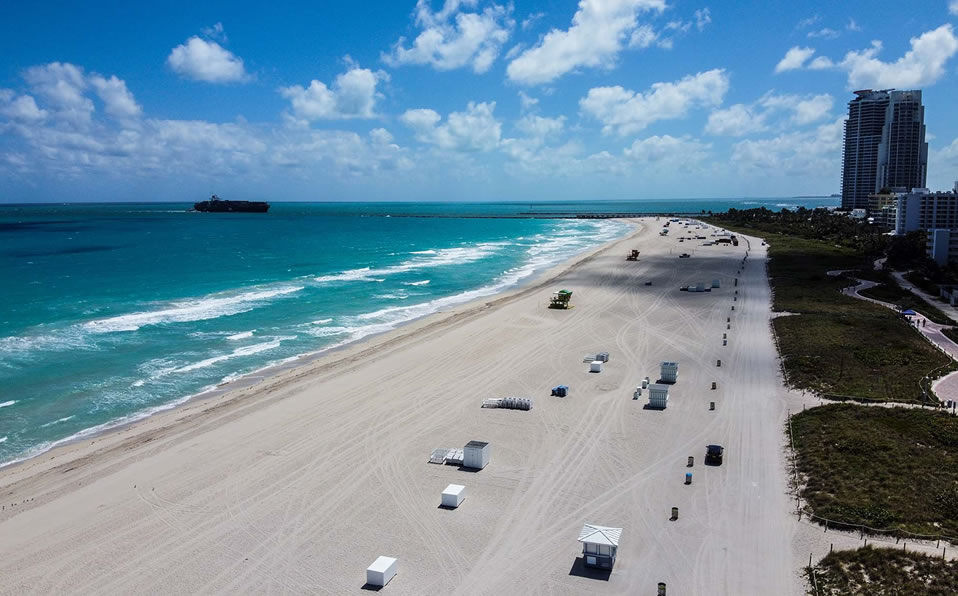 Miami Beach como si fuera escena de película del fin del mundo. (Foto: AFP)