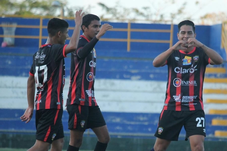 Leonardo Villalpando es líder de goleo de la Liga Primera de Nicaragua. (Foto: @somosferretti)
