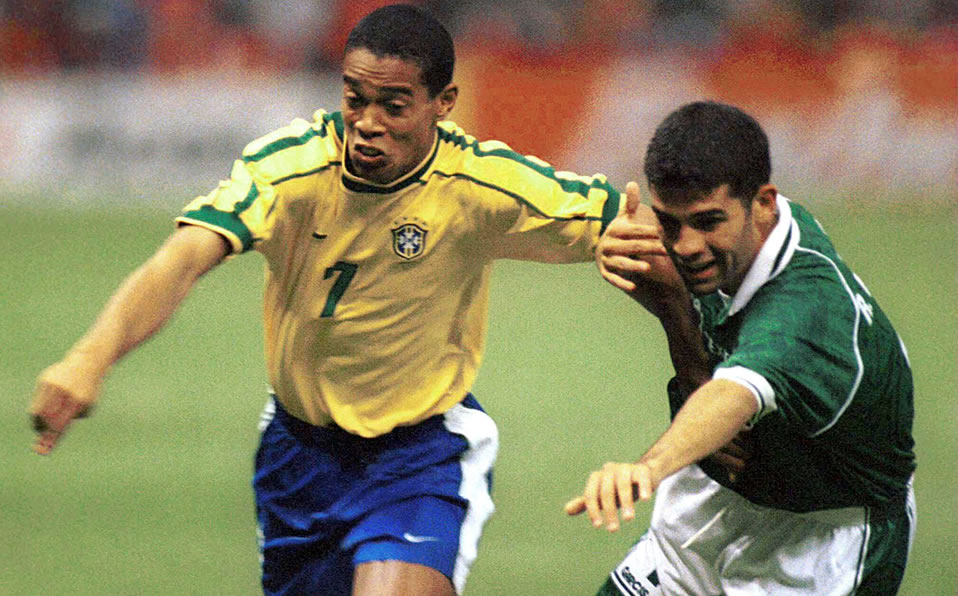 Ronaldinho tenía 19 años y Rafa Márquez 20 en aquella Final de la Confederaciones. (Mexsport)