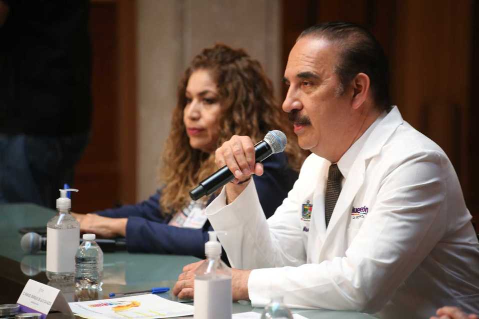 El Secretario de Salud de Nuevo León ha estado al pendiente de los enfermos de Covid-19. FOTO: Milenio.