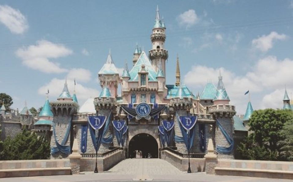Disney tiene sus parques cerrados por el virus. (@alanxelmundo)