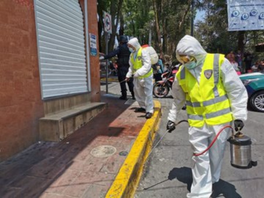 La limpieza se dio en calles, mercados y paradas de camión. FOTO: @AdrianRubalcava