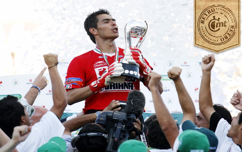 Oswaldo Sánchez levanta el tercer título de los Guerreros en la Liga MX. (Mexsport)