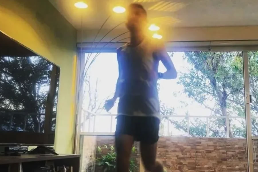 Varios atletas han recorrido la distancia en sus salas. (Especial)