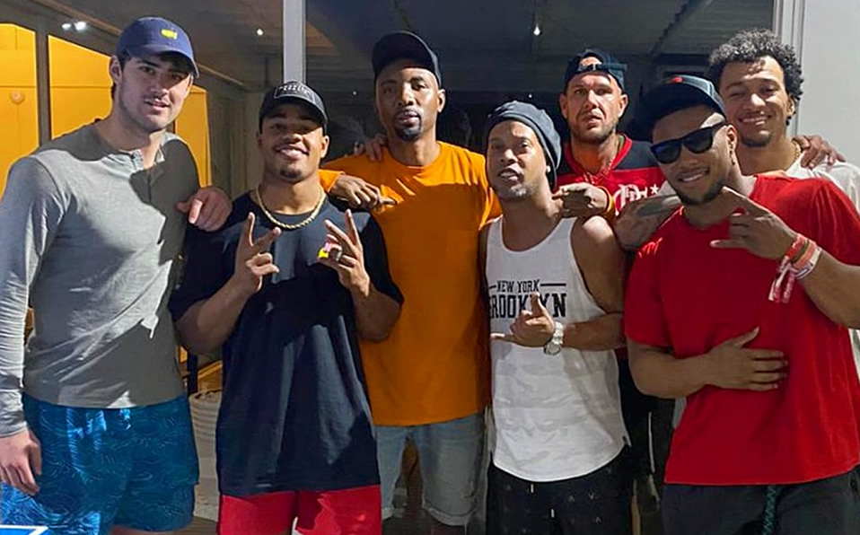 Ronaldinho sigue recluido en una cárcel paraguaya (Twitter @Ronaldinho)