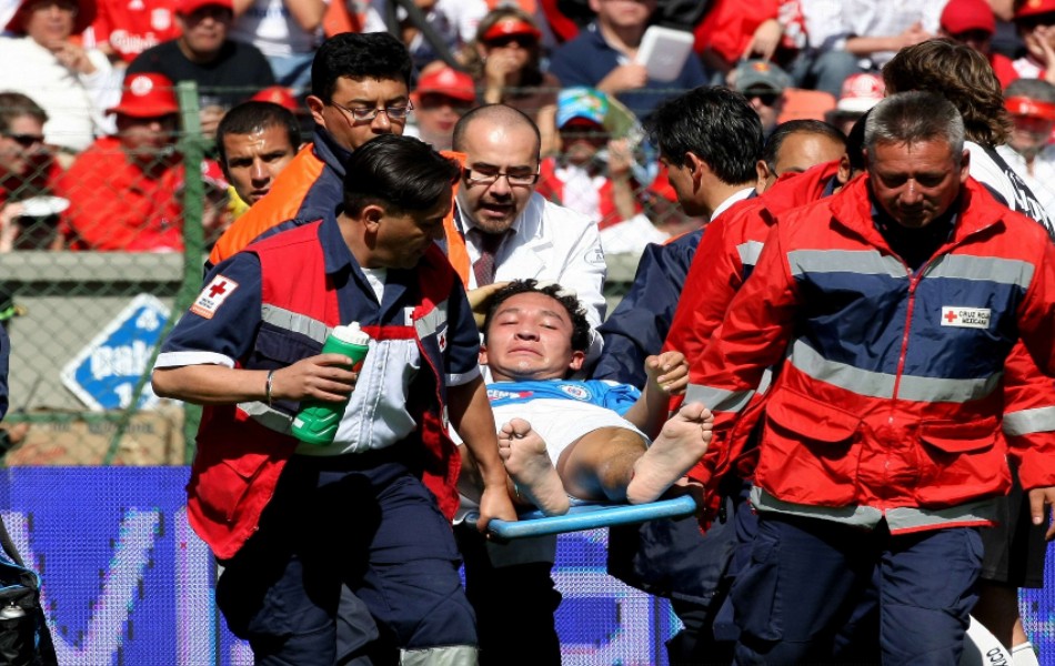 Villaluz estaba dando un juegazo cuando tuvo que salir en camilla al hospital. (Mexsport)