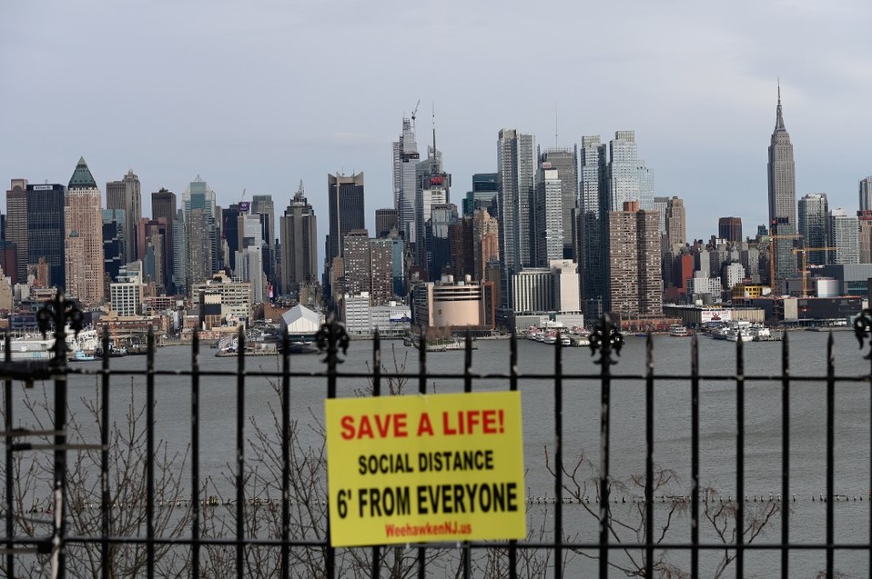 Nueva York es la ciudad más golpeada por el coronavirus con poco más de 51 mil casos. (Foto: AFP)