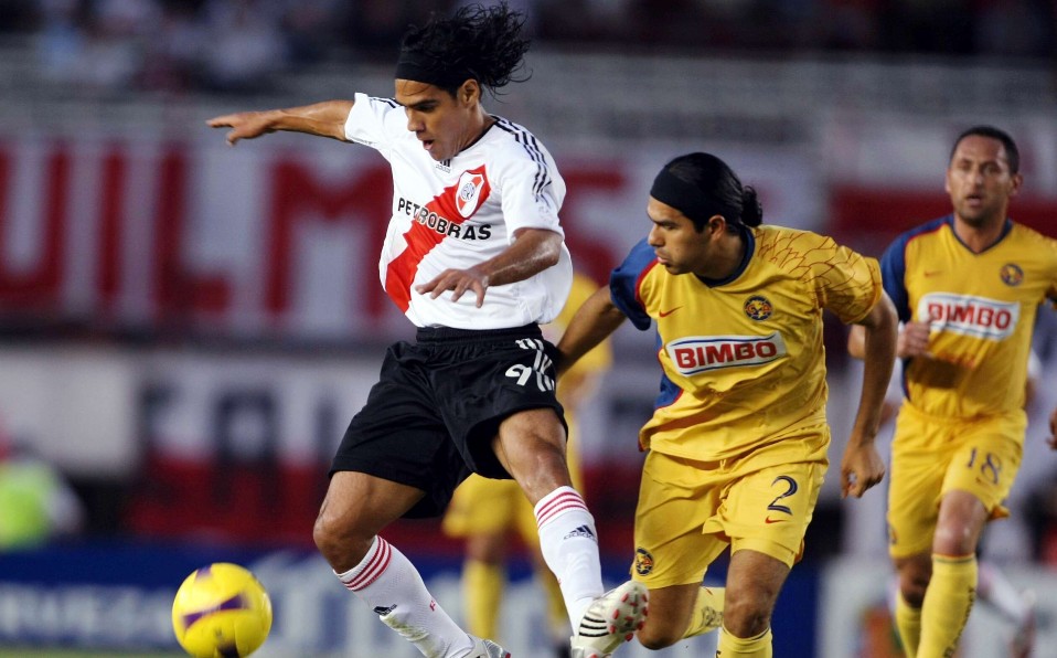 América derrotó 4-3 a River y empataron el liderato del grupo con 9 puntos. (Mexsport)