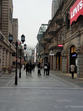 Comercios y restaurantes también abrieron en estos días (FOTOS: Twitter)