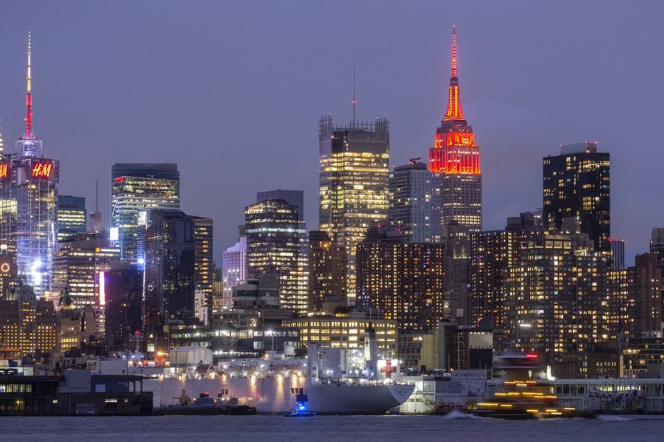 Un hospital naval está atracado en los muelles de Nueva York. (Foto: AFP)