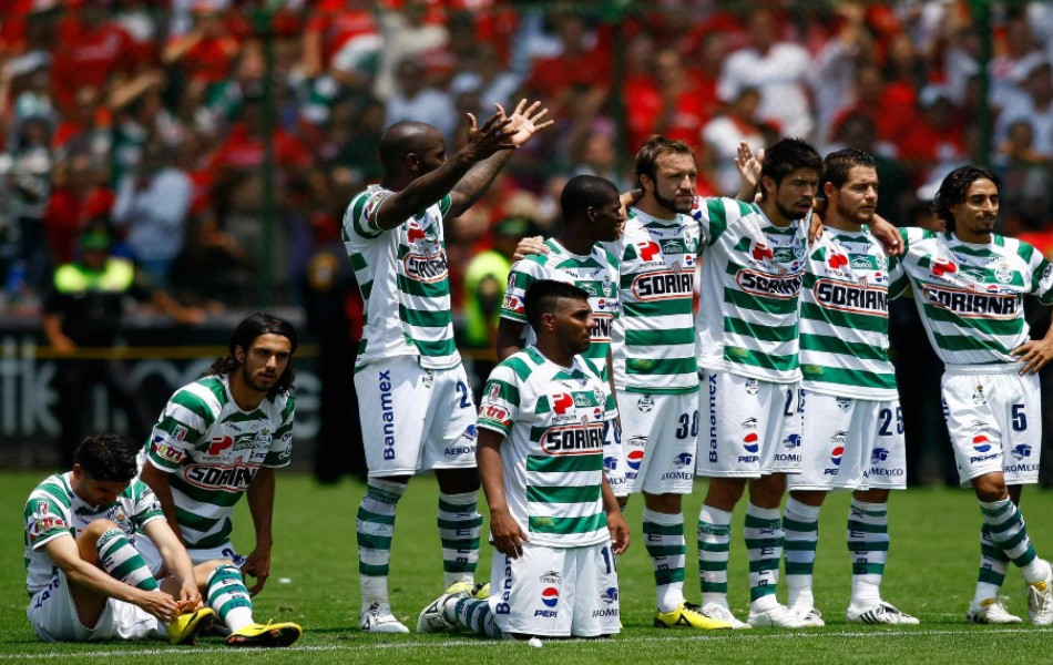 Los jugadores de Santos estuvieron tan cerca lograr el título teniendo 1-3 la tanda de penales. (Mexsport)