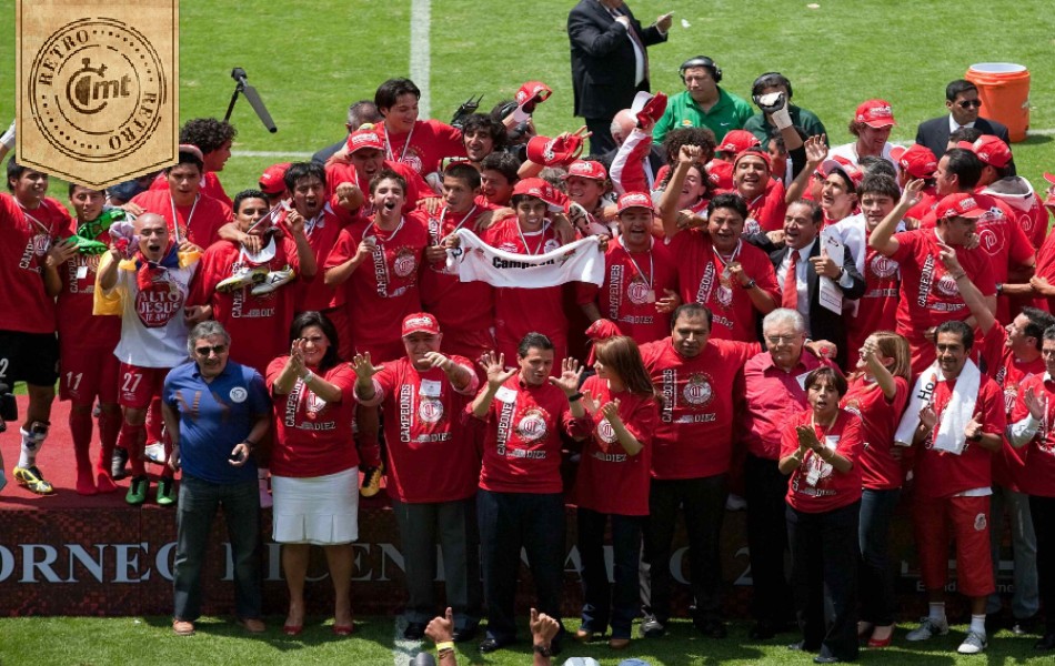 Toluca festeja la décima tras imponerse en una serie desde el punto penal no apta para cardiacos. (Mexsport)