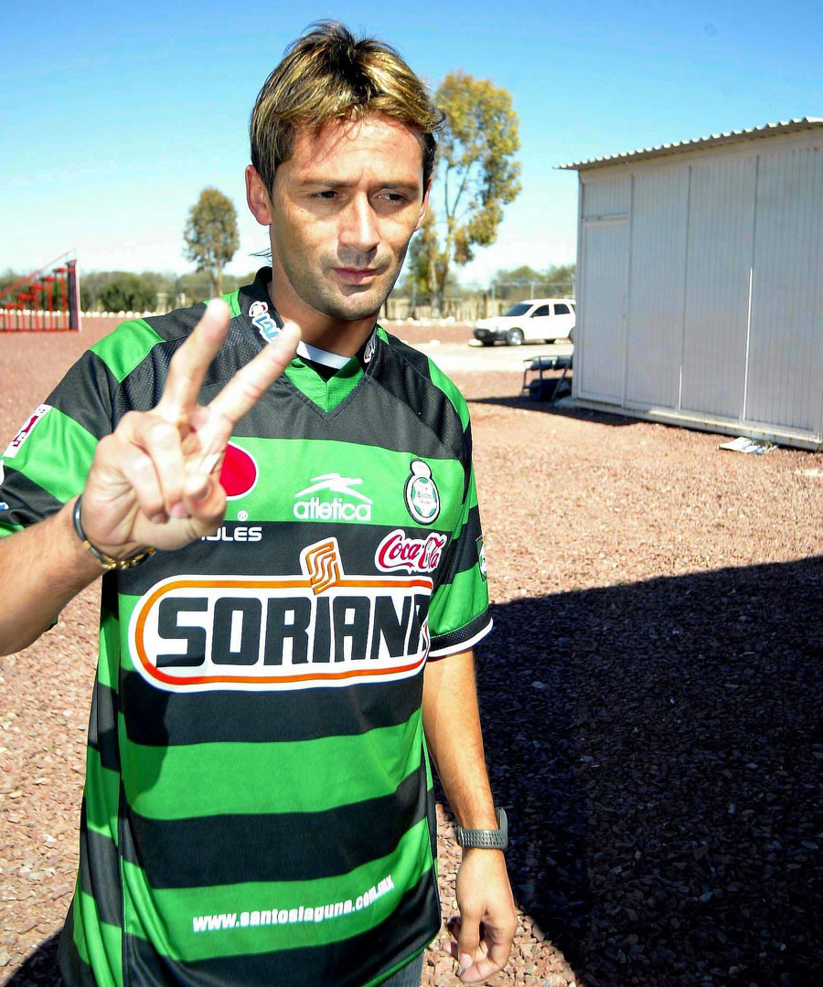 Argemiro Veiga, identificado con Rayados, defendió los colores de Santos en la Libertadores de 2004.