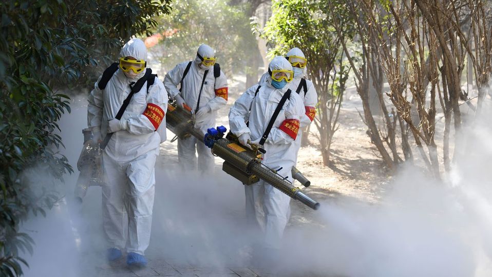 En varias ciudades del mundo se han visto labores de desinfección para evitar la propagación del virus.