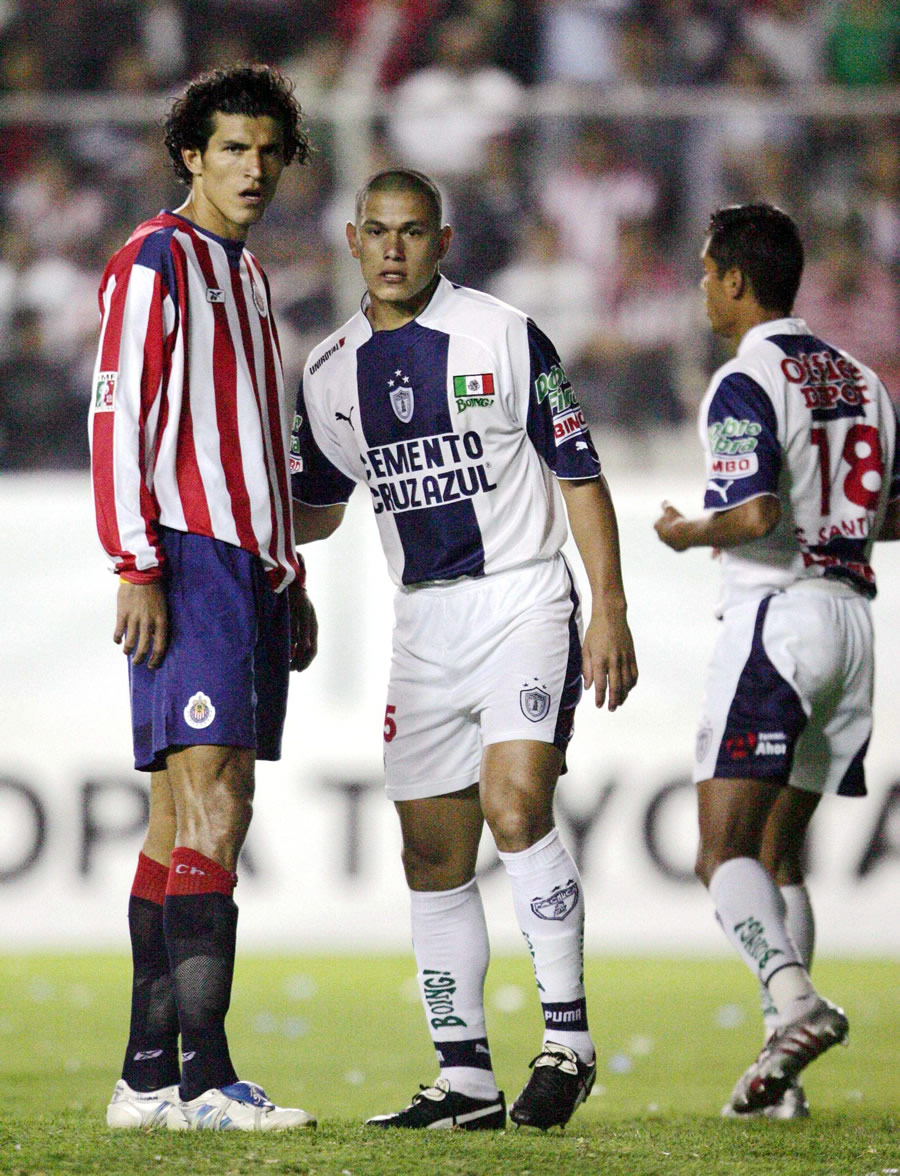 Darío Verón, eterno capitán en Pumas, defendió los colores del Pachuca en 2005. (Foto: Mexsport)