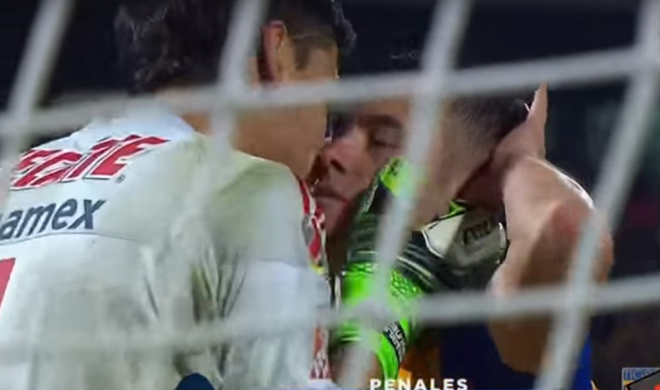 El tierno beso de Nahuel y Jiménez tras ganar la Final
