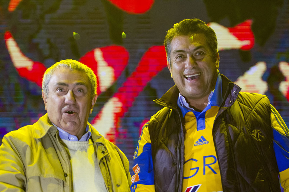 El Gobernador de Nuevo León, Jaime Rodríguez Calderón, recibió a Tigres en la Macroplaza cuando eran cerca de las cuatro de la mañana del lunes. (FOTO